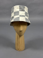 bucket hat quilted check: fog/salt