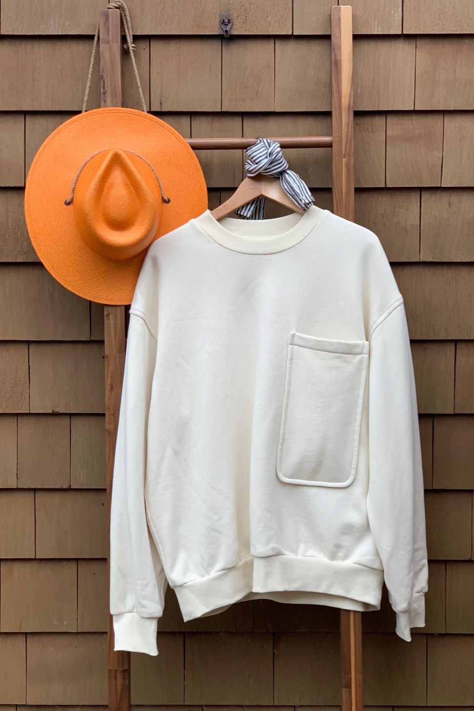 u pocket sweatshirt dune